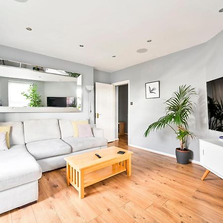 Cosy 1-Bed E15, Sleeps 4, 1 Min From Tube Station Near O2 Arena Lejlighed London Eksteriør billede