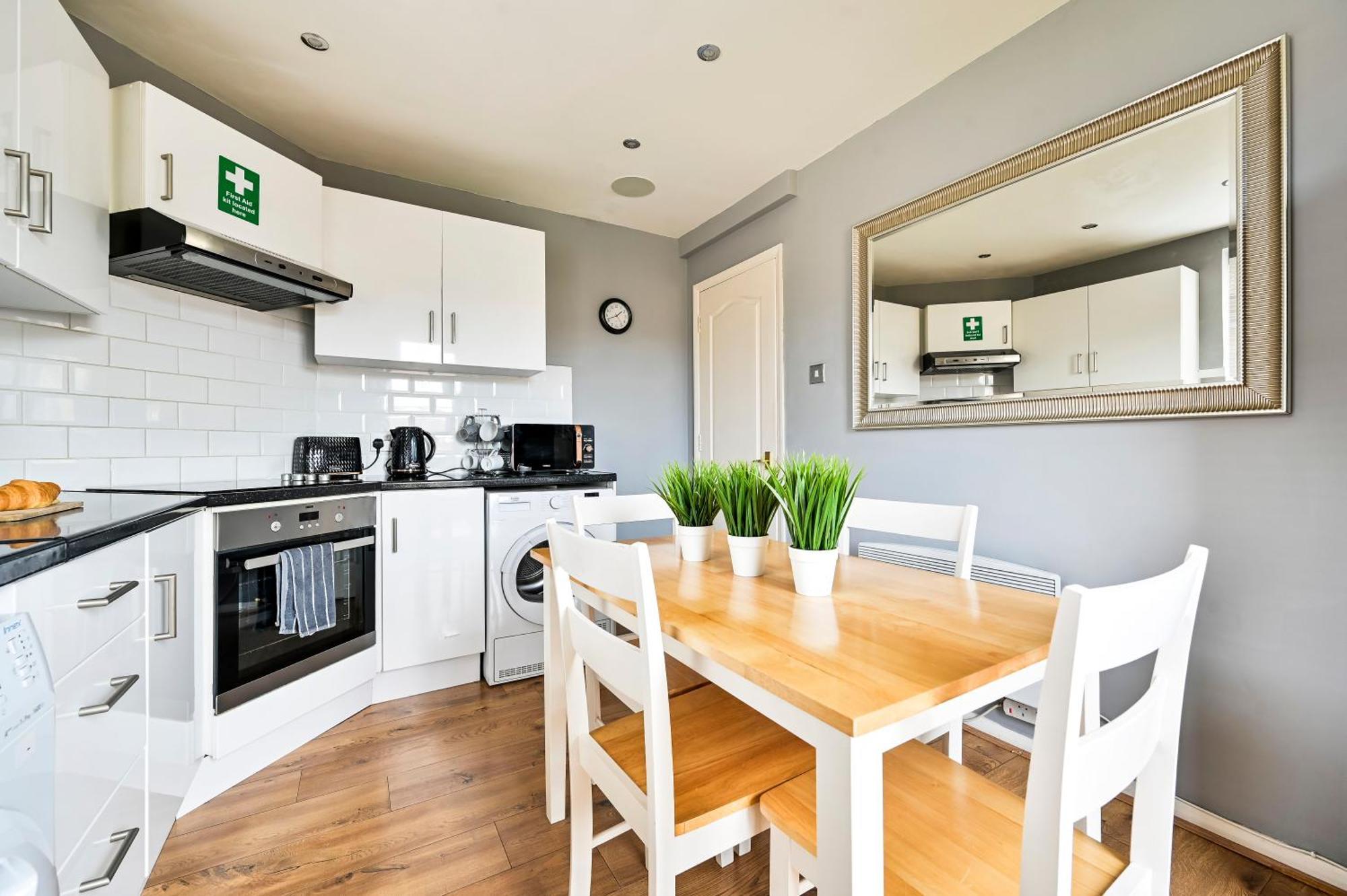 Cosy 1-Bed E15, Sleeps 4, 1 Min From Tube Station Near O2 Arena Lejlighed London Eksteriør billede