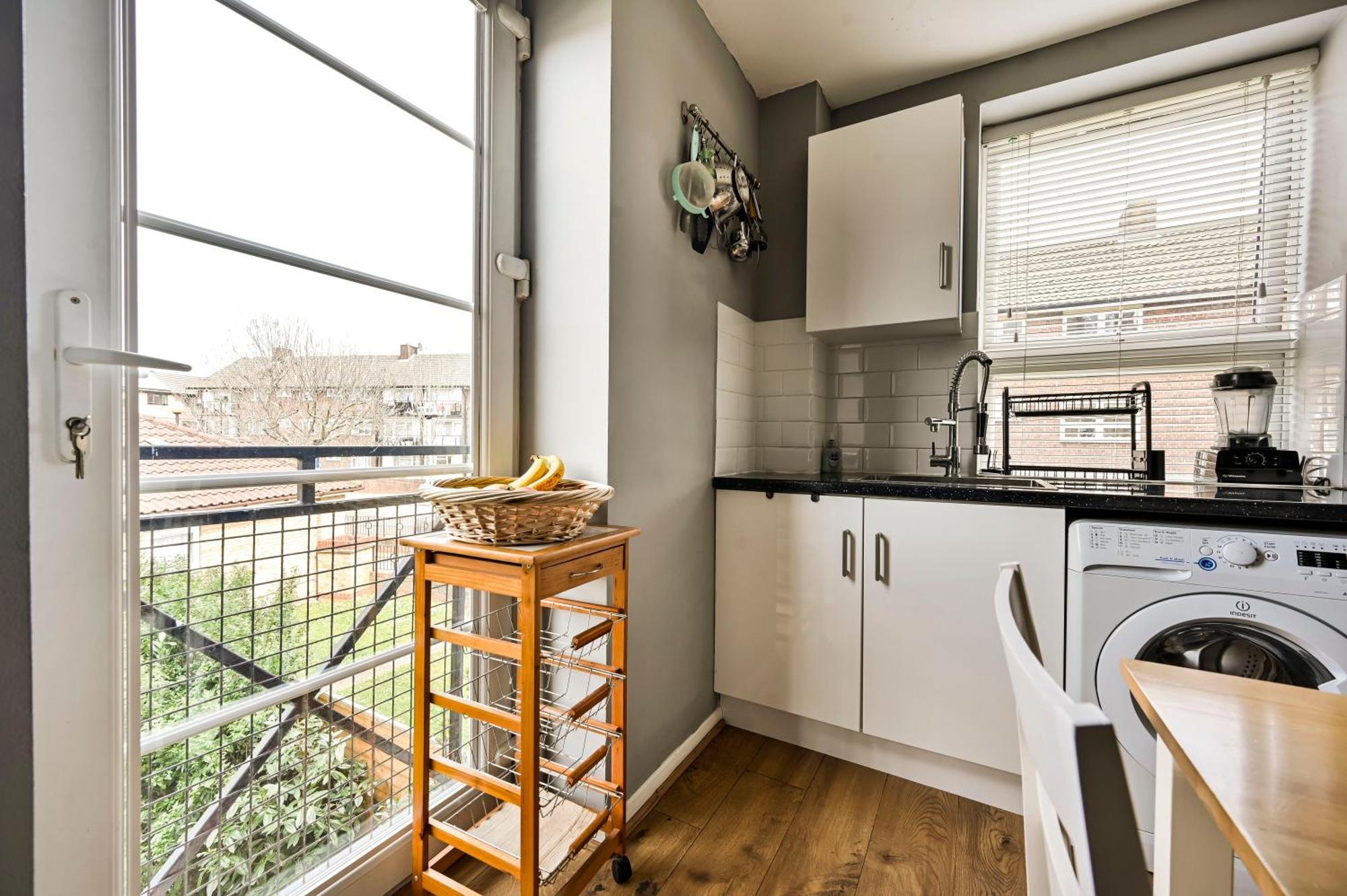 Cosy 1-Bed E15, Sleeps 4, 1 Min From Tube Station Near O2 Arena Lejlighed London Eksteriør billede
