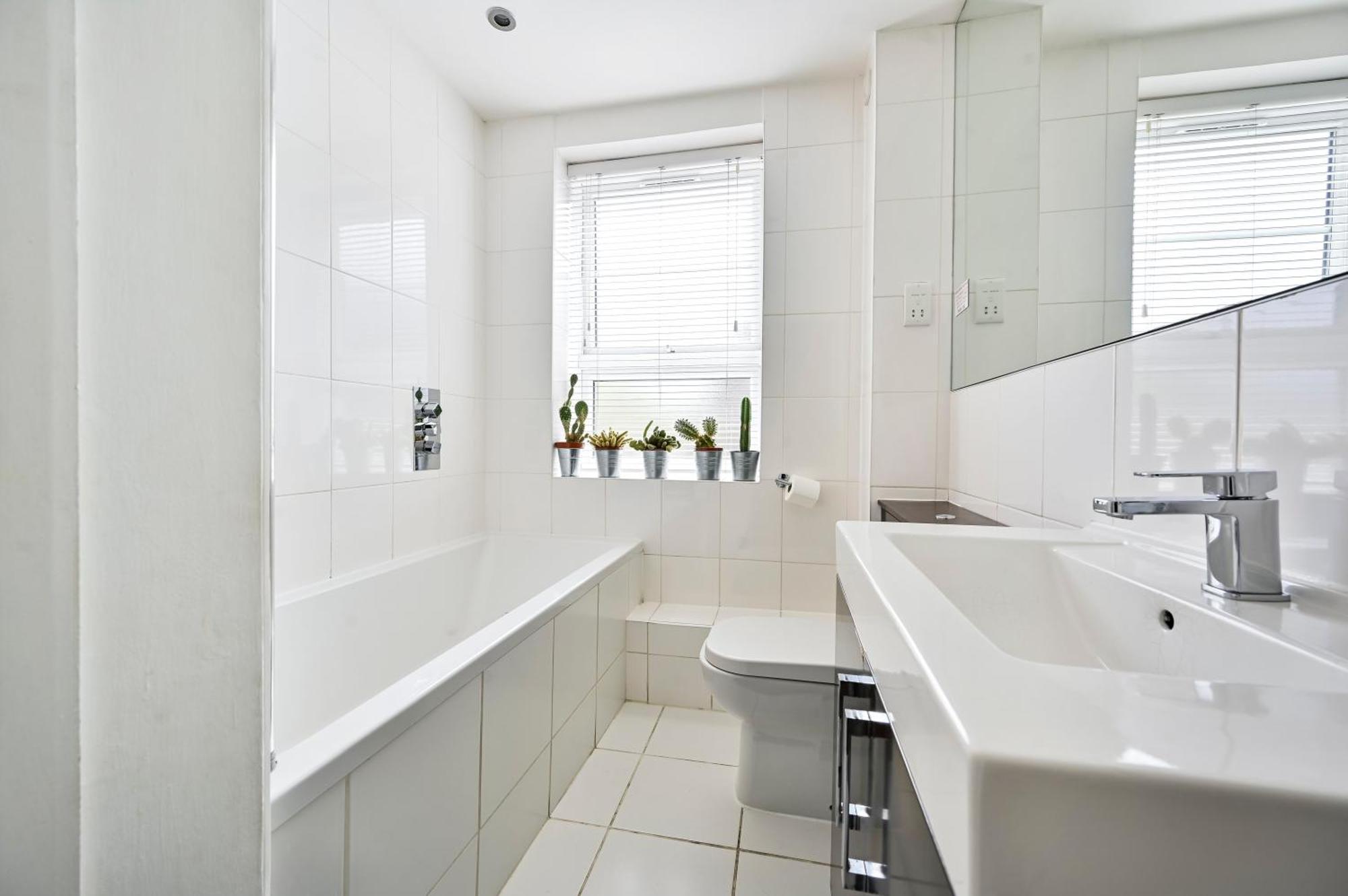 Cosy 1-Bed E15, Sleeps 4, 1 Min From Tube Station Near O2 Arena Lejlighed London Eksteriør billede