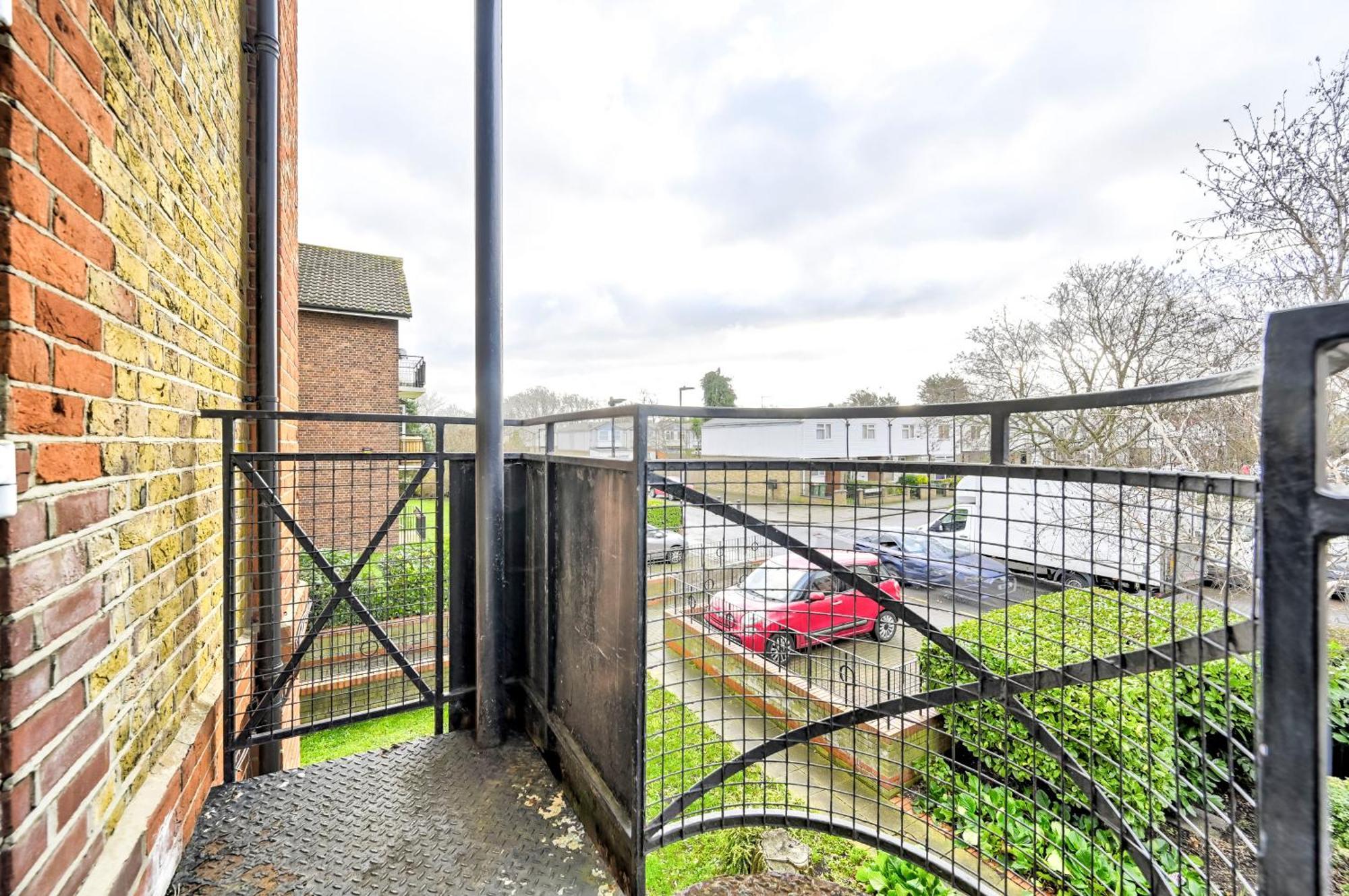 Cosy 1-Bed E15, Sleeps 4, 1 Min From Tube Station Near O2 Arena Lejlighed London Eksteriør billede