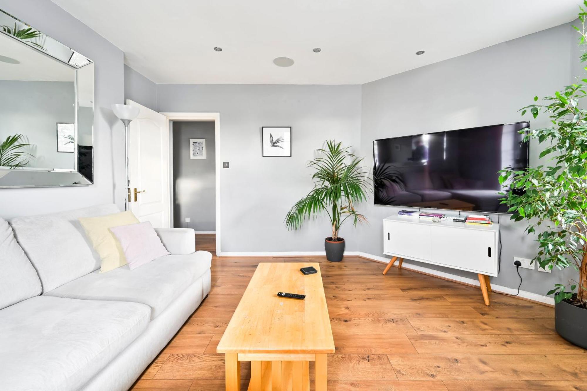 Cosy 1-Bed E15, Sleeps 4, 1 Min From Tube Station Near O2 Arena Lejlighed London Eksteriør billede